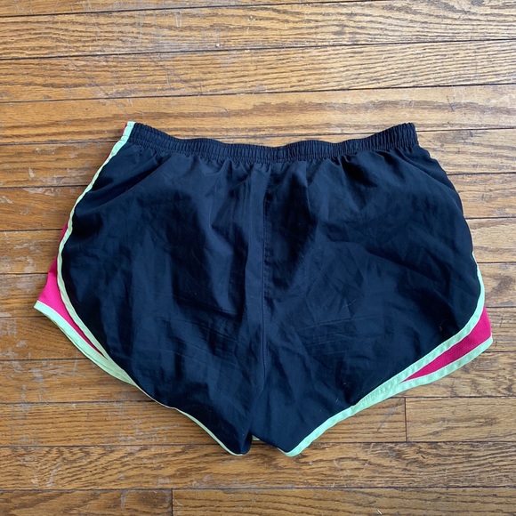 Nike shorts - Picture 4 of 4